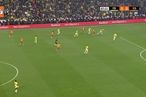 DB真人旗舰德比的火药味！加拉塔萨雷vs费内巴切尾声大规模冲突，3人直红