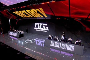 DG视讯官网平台BO3打习惯了？😂WBG不敌BLG后 Light和Xiaohu忘了要握手 准备去后台