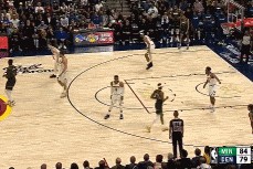 DG视讯官网平台立功了！威少防守造成克拉克进攻犯规 森林狼挑战失败