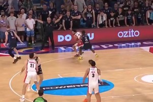 DB官网在线登录入口冷血杀手！泰勒-哈维在本赛季NBL总决赛上也完成过三分绝杀