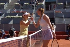 产后复出仍难求一胜！两届温网冠军吞蛋出局，止步马德里站首轮