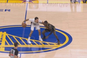 DB官网在线登录入口🤡五大囧！科尔-安东尼对抗防守中圈运球 出现回场违例