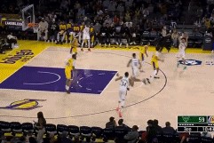 DB真人旗舰伤病退散！字母哥抛投落地崴到脚 目前看没有大碍