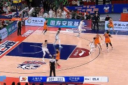 DB真人旗舰续命一击！刘铮飙中三分带队将分差迫近到只剩1分 时间还剩3秒