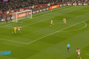 DB真人旗舰险象环生！恩凯蒂亚杀入禁区，横传门前被基维奥尔、斯凯利破坏