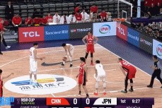 DB视讯百家乐😟紧一紧！周琦开场篮下强攻不中 造犯规之后两罚也全丢