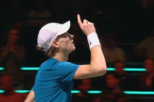 辛纳称四个词让自己变得强大，德约前教练说网坛需要意大利人