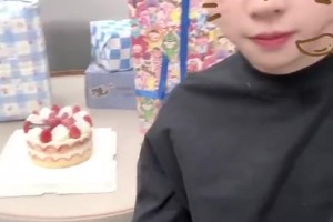 DB视讯百家乐美颜别太过头了！Ale更新视频：六周年快乐 2025冲冲冲