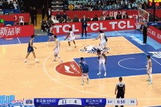 DB视讯官网内外开火！米奇冲击内线献滑翔劈扣 随后外线三分空心入网