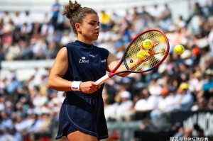 感谢郑钦文！保利尼2-0夺冠，最大功臣是郑钦文，高芙打假球吗？