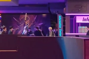 DB视讯百家乐压力有点大！不敌JDG，BLG复盘到凌晨2点才走出场馆，众人表情凝重