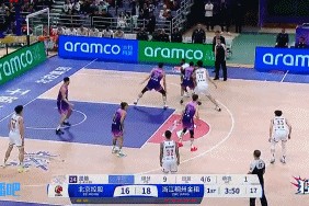 DB官网在线登录入口还是有高度优势！余嘉豪前场篮板单臂扣篮2+1