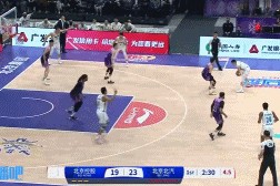 DB视讯百家乐手感火热！陈盈骏持球对抗防守 高难度后仰跳投压哨命中