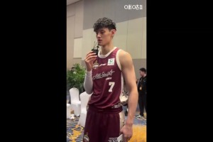 DB官网在线登录入口🤩曾凡博：最想找胡明轩打单挑 今年全明星争取来个抛板扣篮