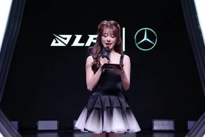 DB官网在线登录入口甜美甜美😍iG交手NIP 小钰黑色连衣裙出场