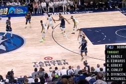 DB视讯百家乐玩火！爱德华兹连续出现失误 勇士利用反击连投带罚迫近比分