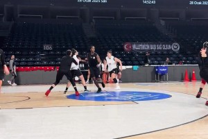 DB电子官网李月汝晒训练视频：我刚刚结束今天的训练 新的一年大家一起加油