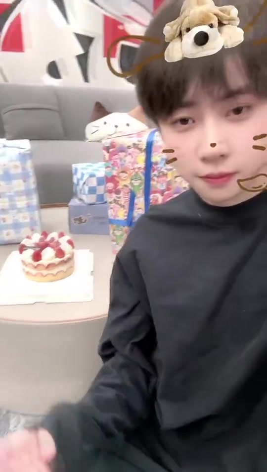 DB视讯百家乐美颜别太过头了！Ale更新视频：六周年快乐 2025冲冲冲