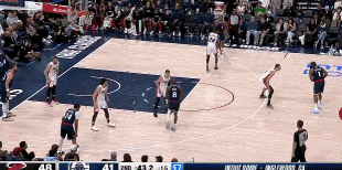 DB视讯百家乐扣爽了！祖巴茨上半场7中6得到13分9板2帽 扣篮4中4