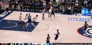 DB视讯百家乐扣爽了！祖巴茨上半场7中6得到13分9板2帽 扣篮4中4