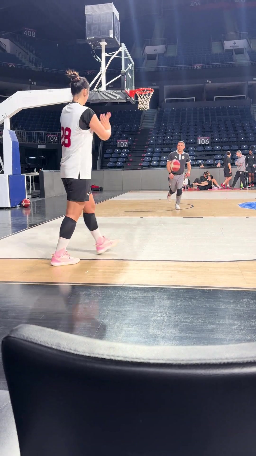 DB电子官网👊不断精进武器库！李月汝晒训练视频 外线三分百发百中！