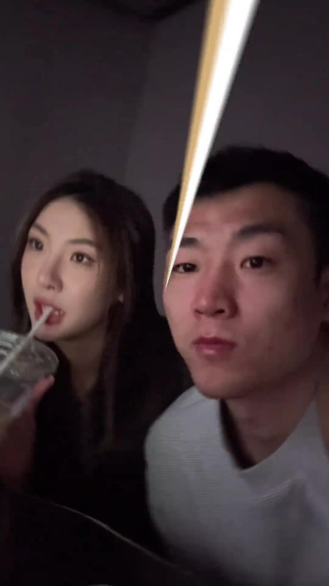 DB视讯百家乐相当般配！高诗岩妻子晒情侣日常：迟来的照片