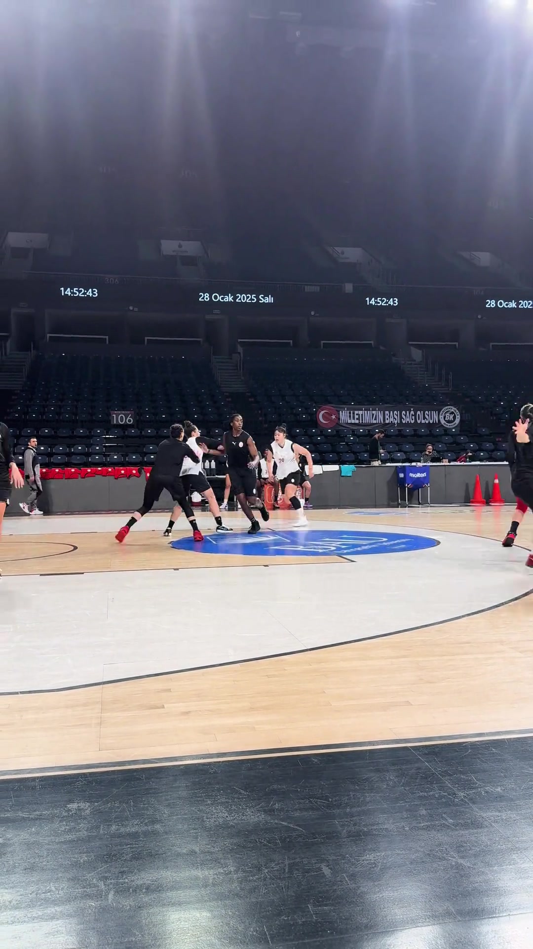 DB电子官网李月汝晒训练视频：我刚刚结束今天的训练 新的一年大家一起加油