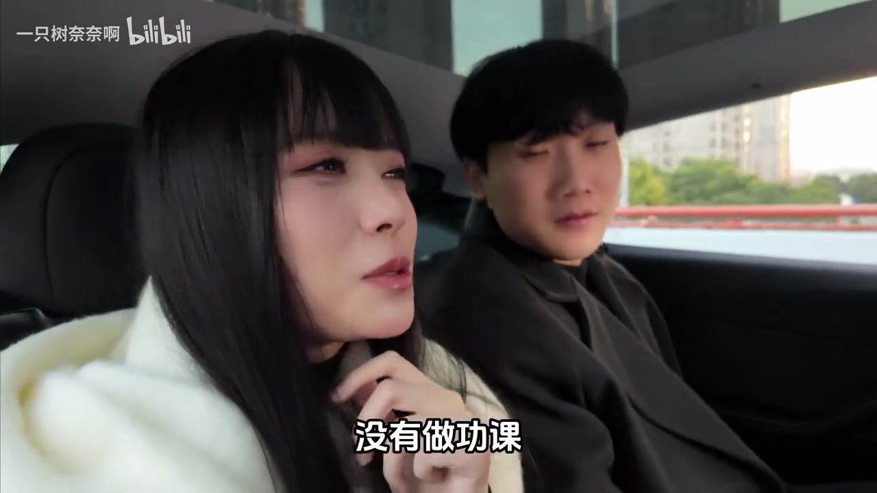 DB真人旗舰树奈奈和小伞跟着韩国人游上海：最后小伞闻着树奈奈直呼“你好香啊！”