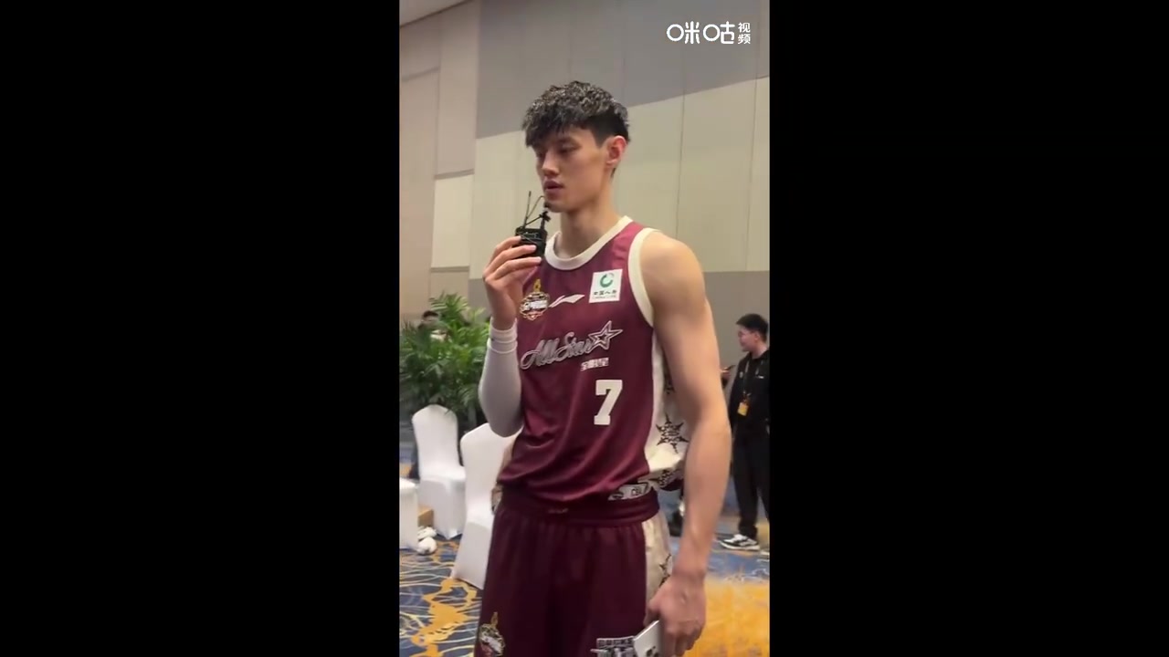 DB官网在线登录入口🤩曾凡博：最想找胡明轩打单挑 今年全明星争取来个抛板扣篮