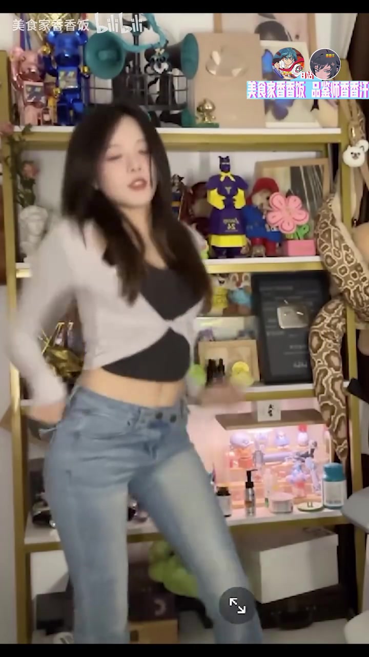 DB电子官网骆歆直播间热舞遭弹幕嫌弃：都是自己人 别跳了！！