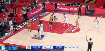 DB电子官网底线球不是难题！张镇麟底线球助奥利弗空接暴扣&奥利弗微微一笑