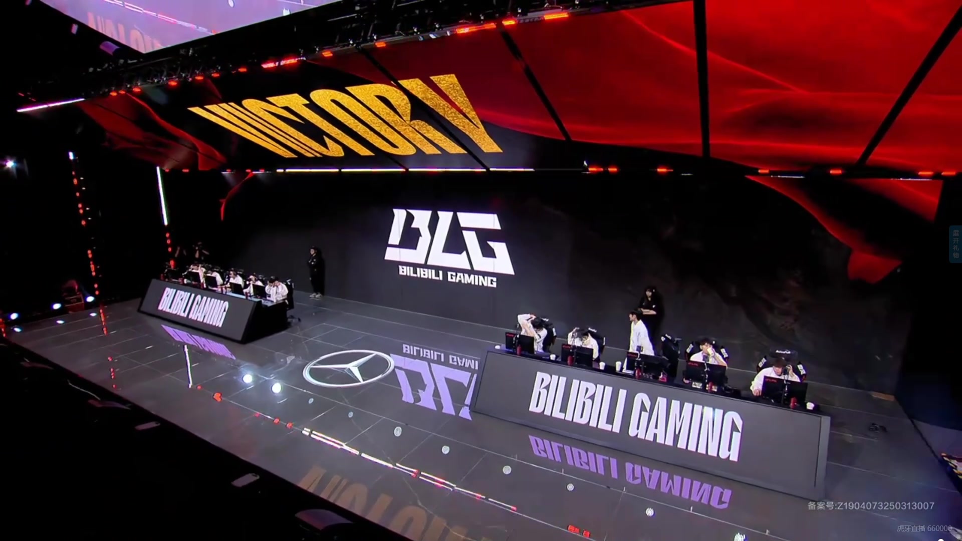 DG视讯官网平台BO3打习惯了？😂WBG不敌BLG后 Light和Xiaohu忘了要握手 准备去后台