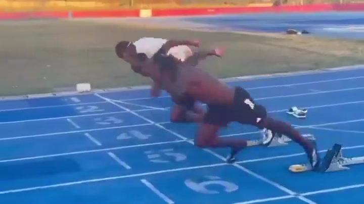 DB视讯百家乐能跑过吧友吗？38岁发福博尔特再上跑道，超慢起跑自己都没绷住