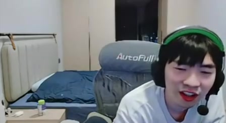 DB真人旗舰怀疑自己🤔Cryin问队友：目前来看我和Leyan谁水分更大一些啊？