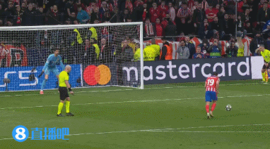 DB视讯官网🤔阿尔瓦雷斯点射破门后，西蒙尼做“两次触球”手势嘲讽皇马