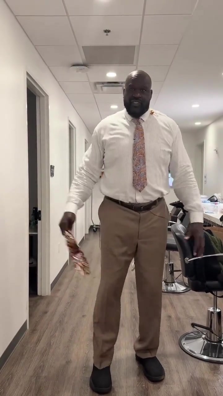 DB电子官网灵活的胖子！奥尼尔社媒晒视频耍宝跳舞：没舞蹈 不青春！