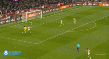 DB真人旗舰险象环生！恩凯蒂亚杀入禁区，横传门前被基维奥尔、斯凯利破坏